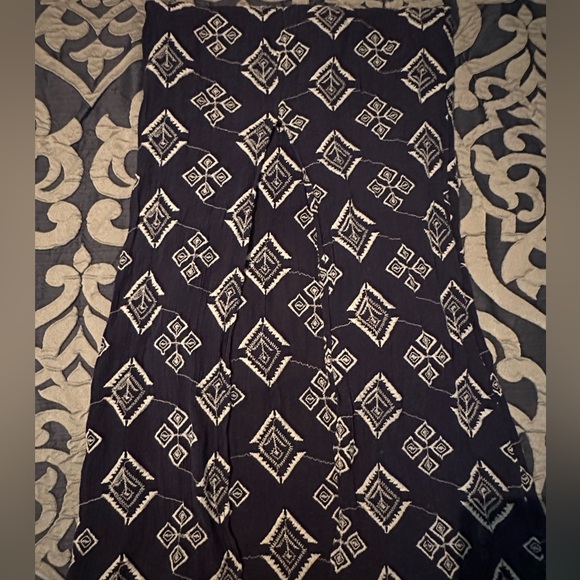 Lily rose maxi dress. Has slit in the back - Picture 3 of 6